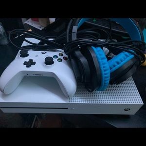 Xbox One S with controller and head set